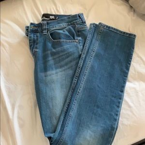 men’s light blue jeans